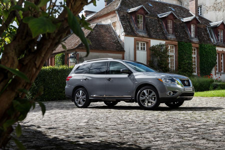  Nissan Pathfinder Hybrid 2015 года  (фото 13 из 29)